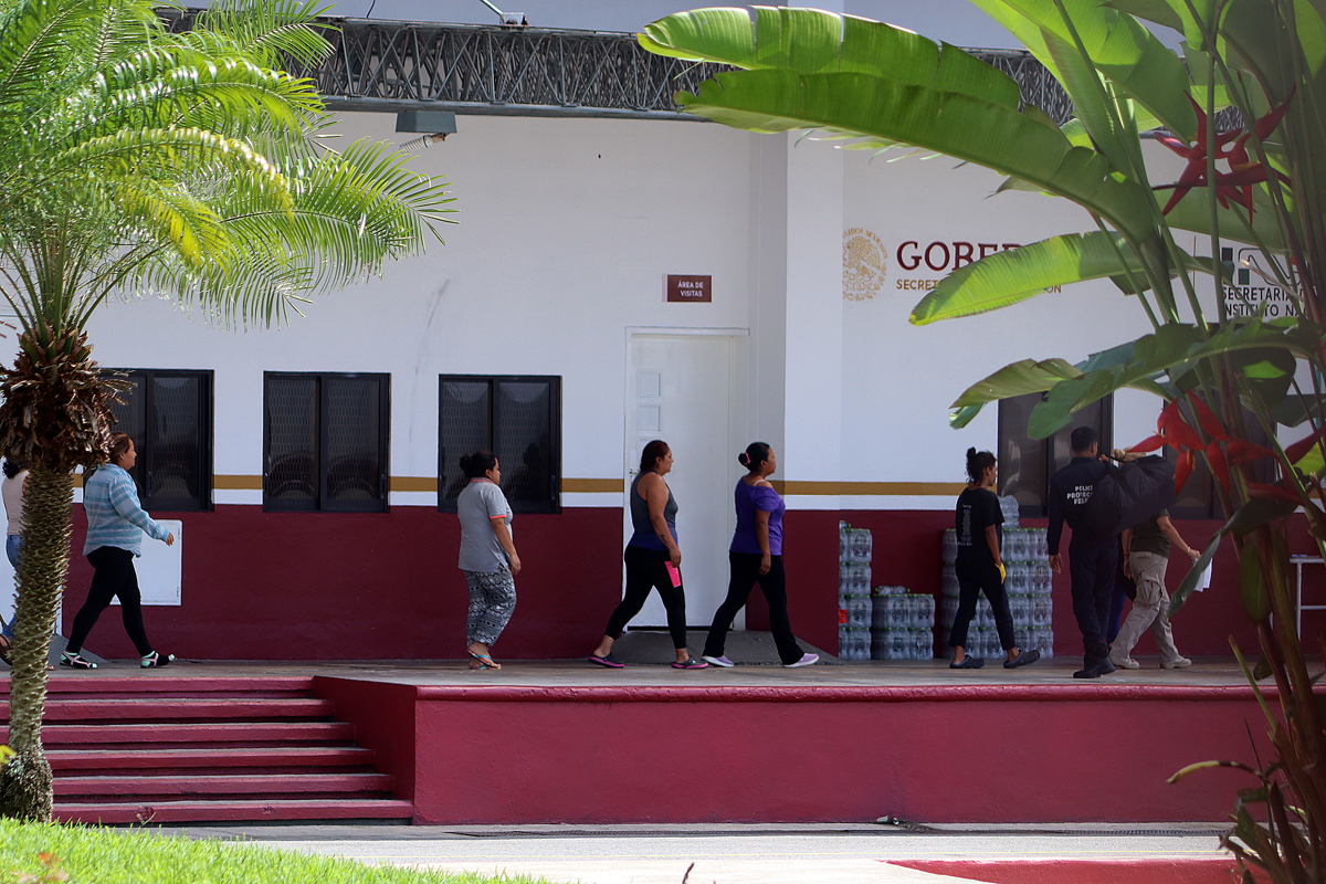 Migrantes se amotinan en centro de retención en la frontera sur de México