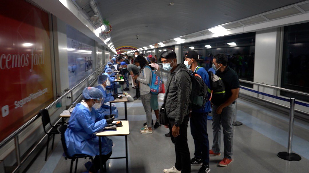 Regresan desde Panamá 62 migrantes venezolanos en un vuelo especial