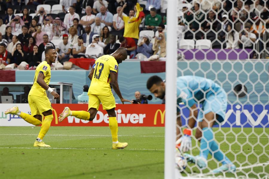Ecuador debuta con triunfo ante una débil Qatar