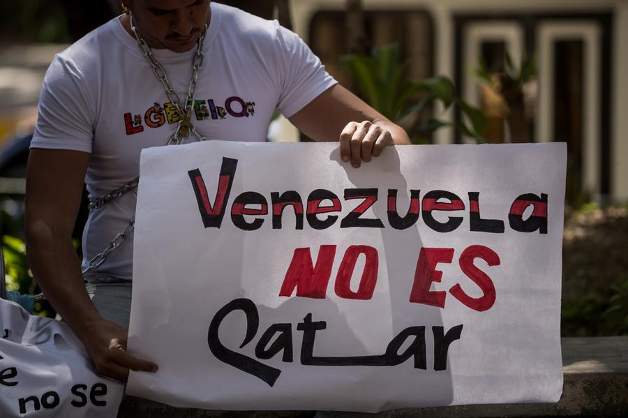 Activistas LGBTI presentan sus demandas ante el Defensor del Pueblo