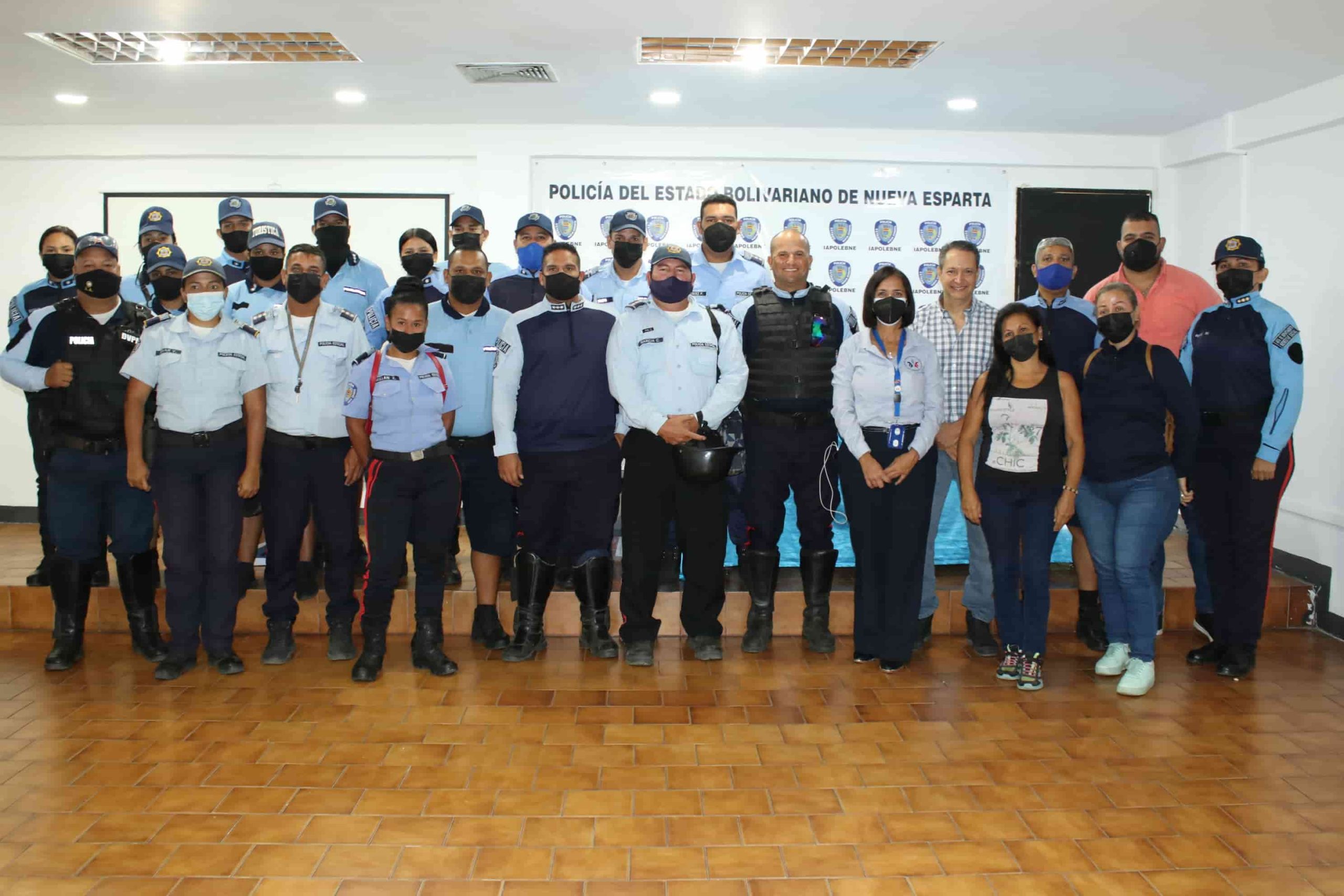 Cevamar lleva charla sobre liderazgo a Policía turística de Nueva Esparta