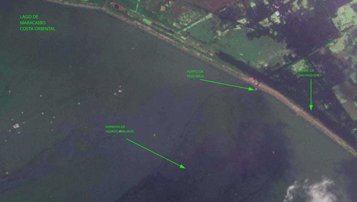 Costa oriental del Lago de Maracaibo afectada por un derrame petrolero