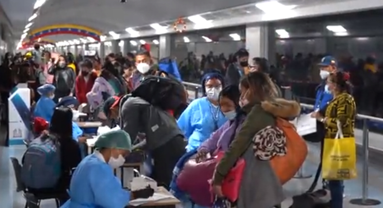 Retornan desde Perú 209 migrantes con Plan Vuelta a la Patria