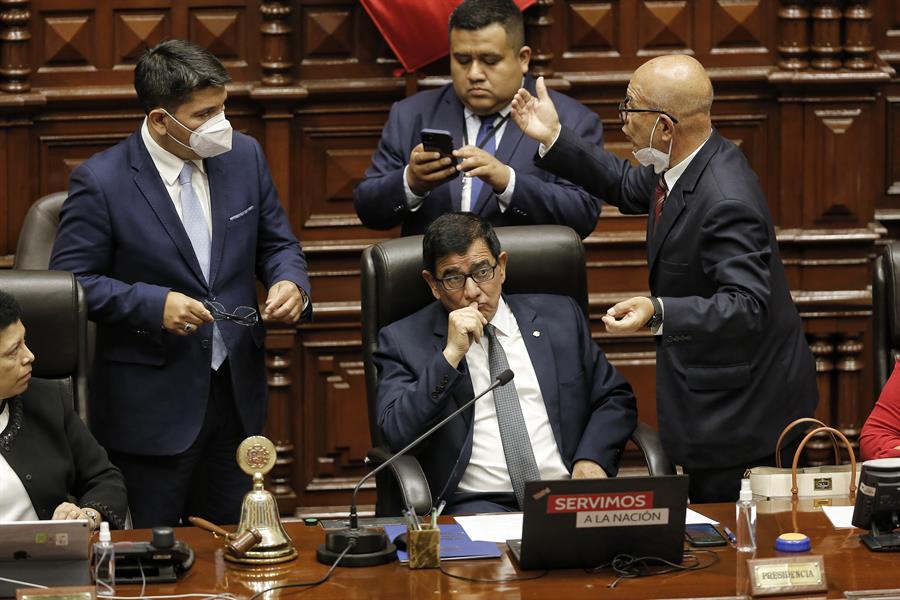 Congreso de Perú destituye a Castillo por "permanente incapacidad moral"