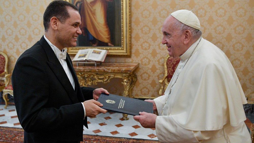 Papa Francisco recibe credenciales de nuevo embajador de Venezuela ante el Vaticano