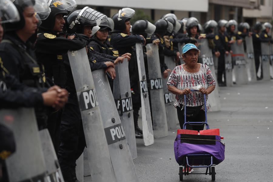 Así vivieron los venezolanos la destitución de Pedro Castillo en Perú