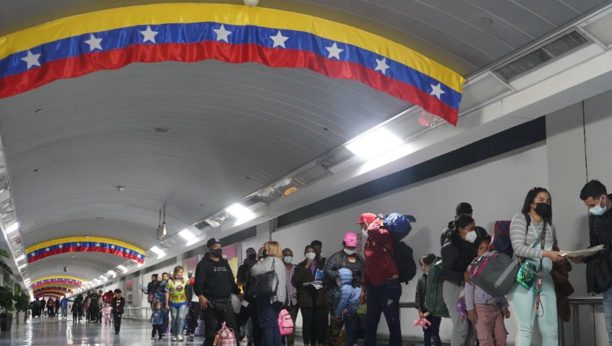 Regresan a Venezuela desde Perú 249 migrantes con el Plan Vuelta a la Patria