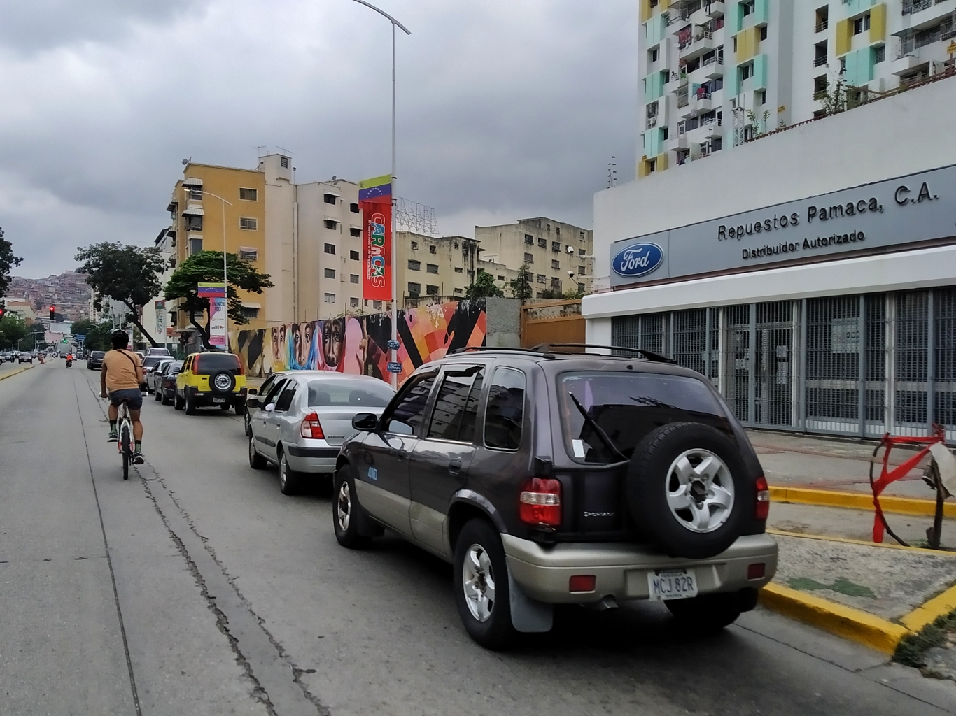Colas en las bombas de gasolina- Av. Victoria (Mairet Chourio)