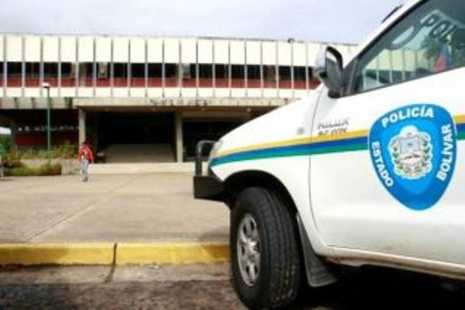 Dos funcionarios