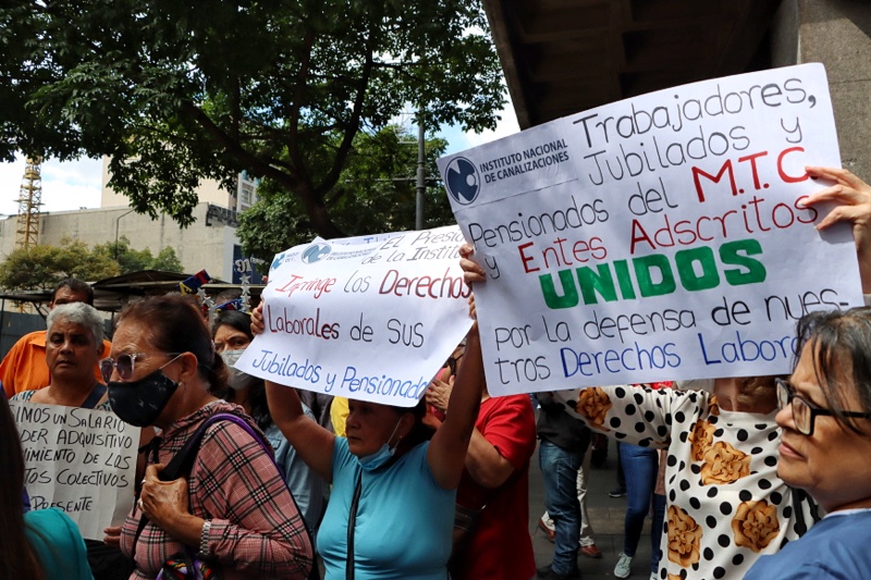 Protestan trabajadores de transporte en Chacao (Mairet Chourio)