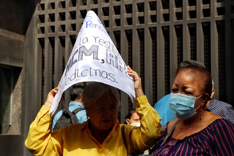 Protestan trabajadores de transporte en Chacao (Mairet Chourio)