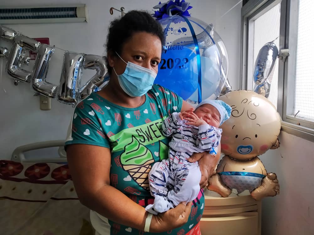 Primer caraqueño de 2023: Isaac Josué llegó con el «cañonazo» en la Maternidad Concepción Palacios