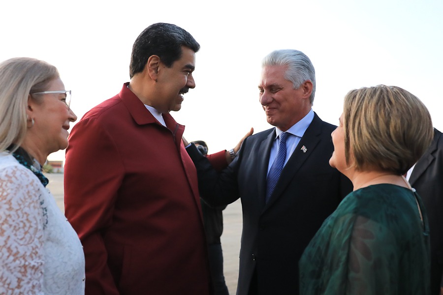 Presidente de Cuba llega a Caracas a un encuentro con Nicolás Maduro