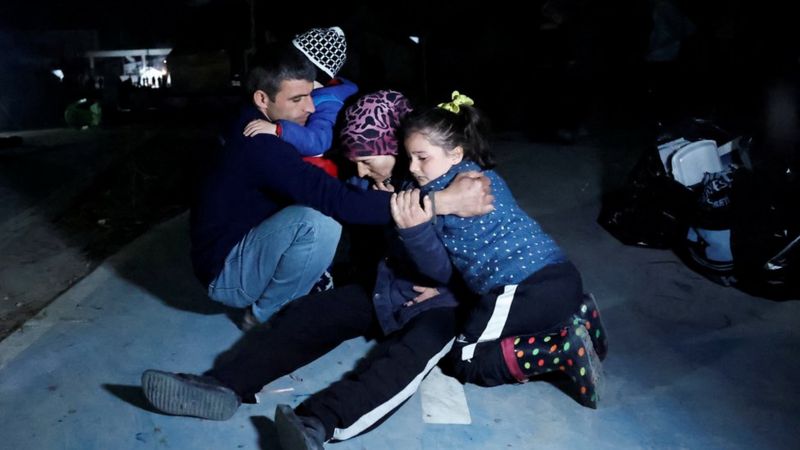 Un nuevo terremoto de magnitud 6,4 sacude el sur de Turquía y deja personas atrapadas entre los escombros