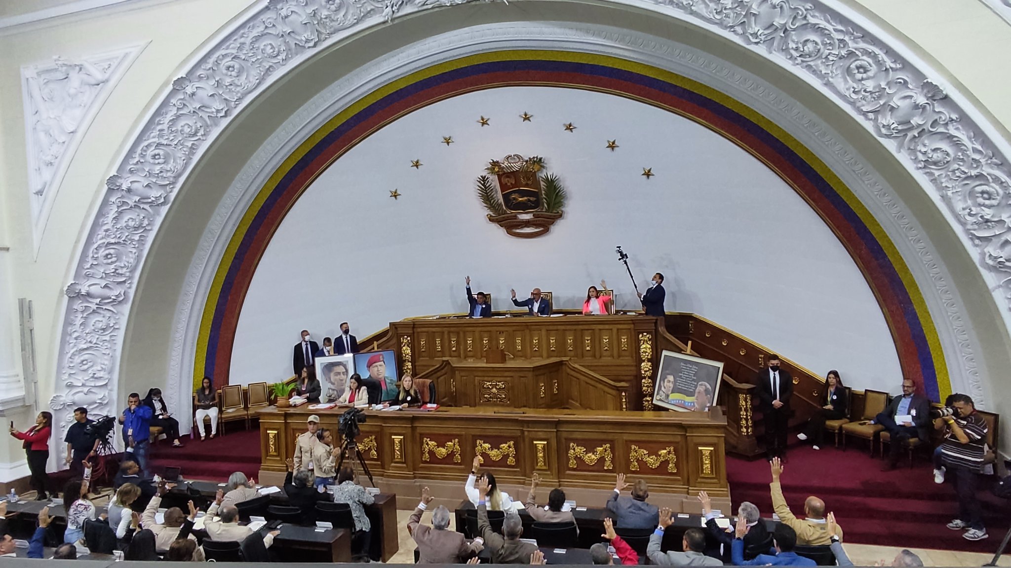 Es falso que bachilleres darán clases con nueva ley, asegura diputado de 2020