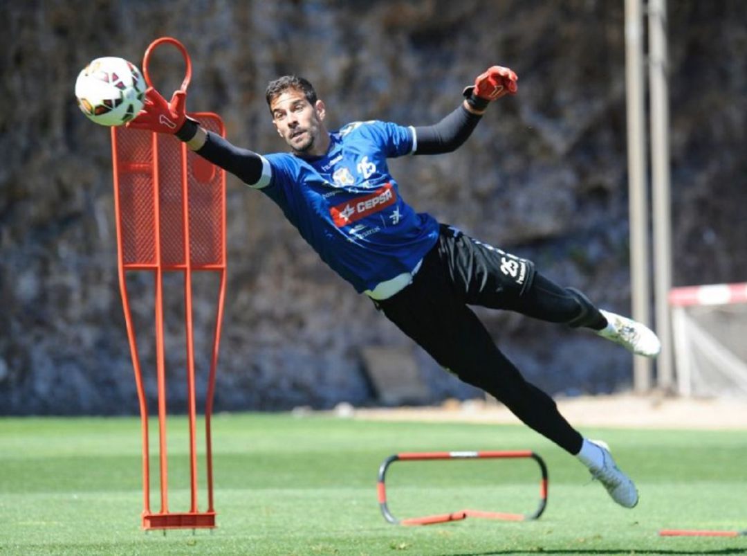 Arquero venezolano Dani Hernández anuncia su retiro del fútbol