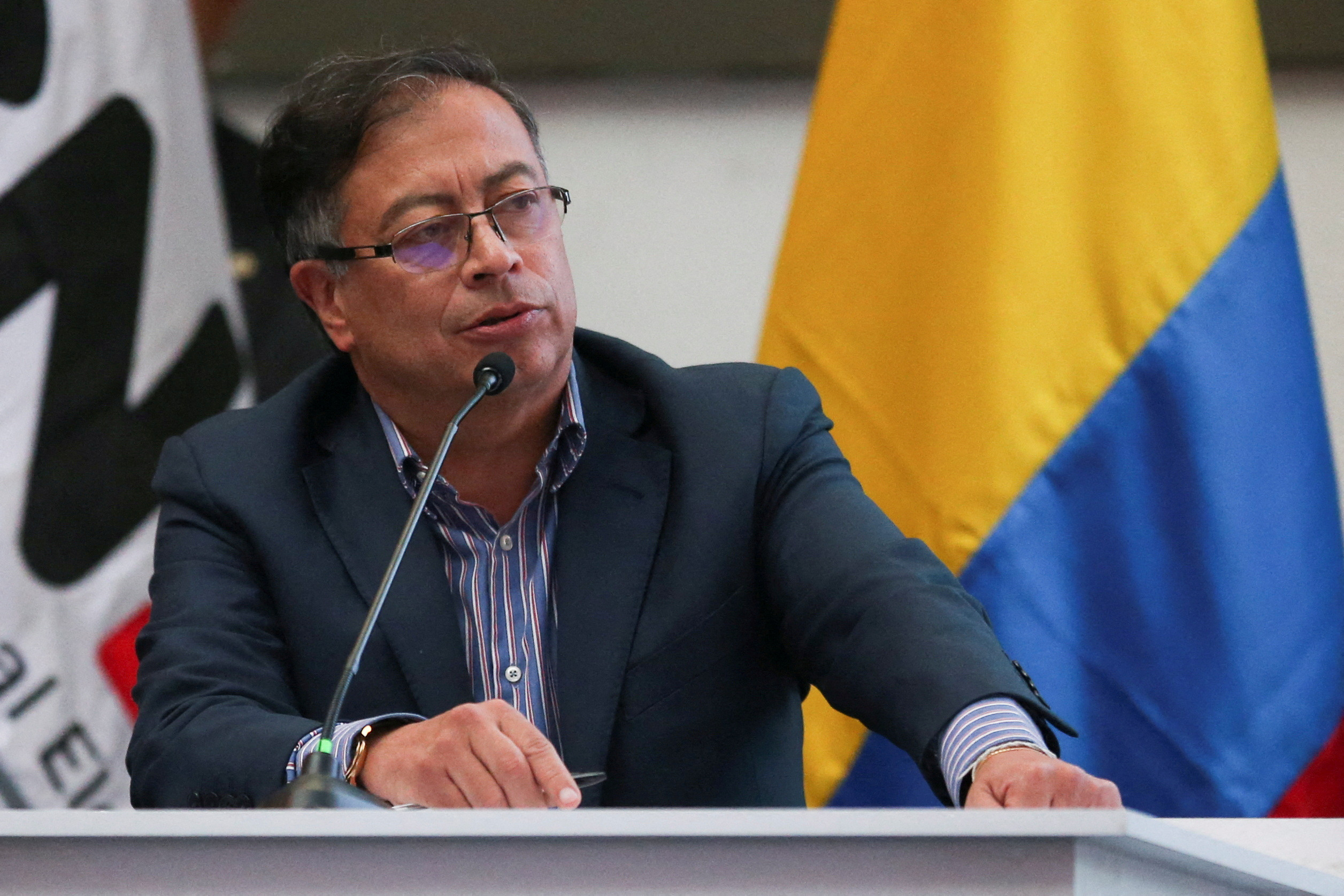 Precandidatos de la oposición cuestionan a Petro por pedir que Biden levante sanciones a Maduro