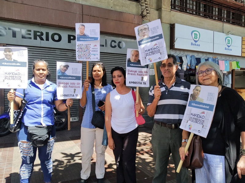 Familiares de presos políticos- Palacio de Justicia (Mairet Chourio)