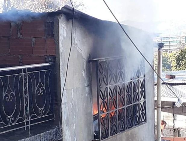 Tres muertos tras incendio en La Dolorita