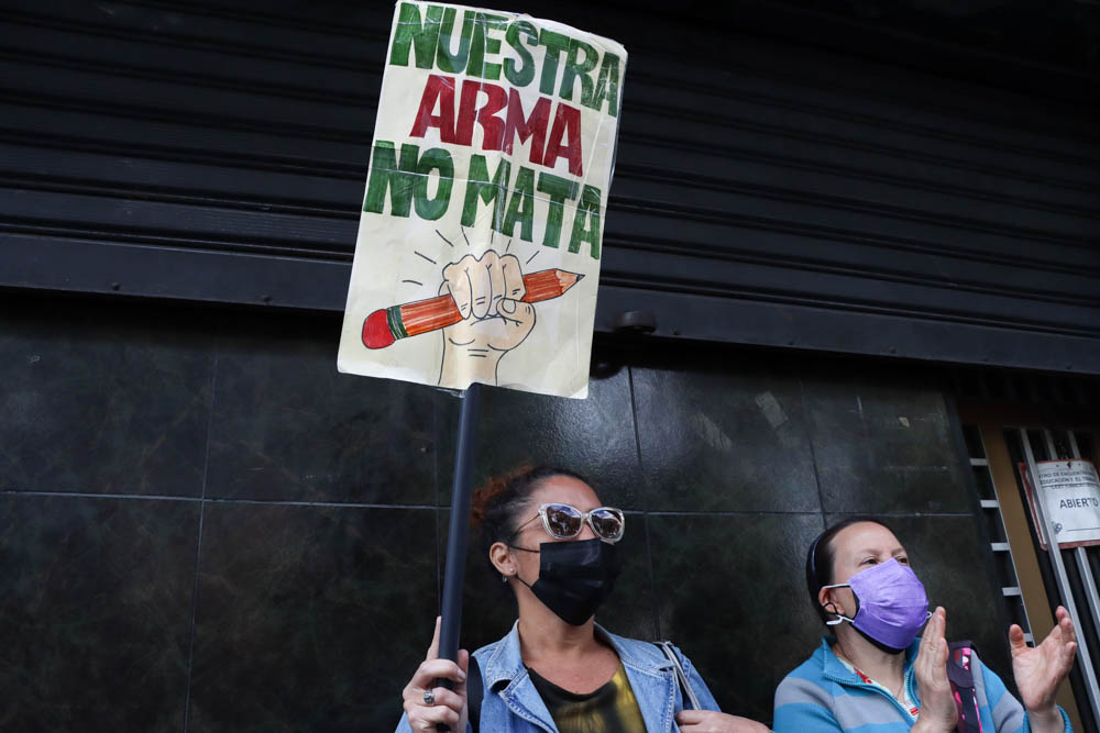 Docentes protestan frente a la Inspectoría del Trabajo. Foto: Mairet Chourio