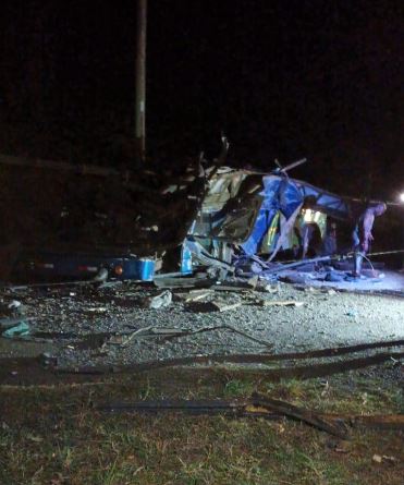 Mueren 15 migrantes al caer bus por precipicio en Panamá