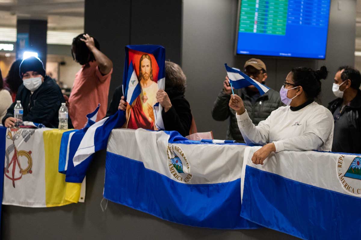UE considera injustificable el retiro de la nacionalidad a 94 nicaragüenses