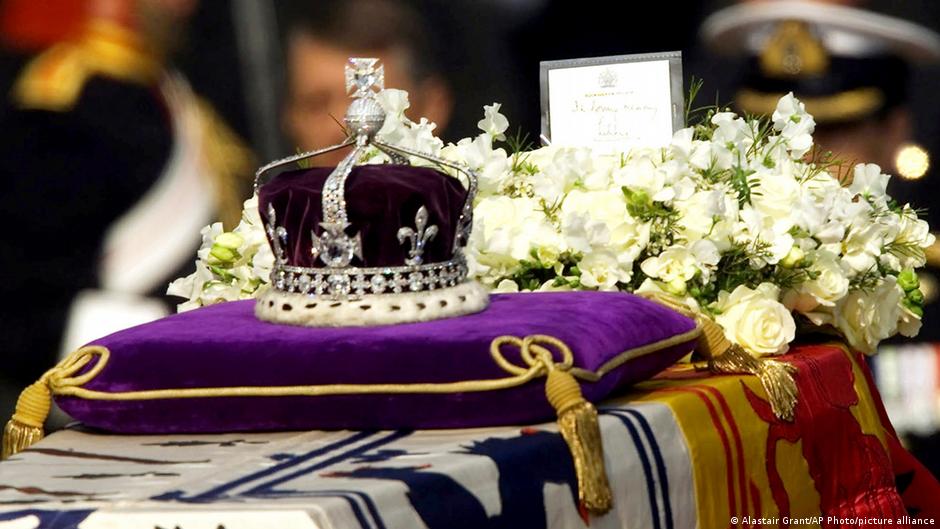 La reina consorte de Inglaterra no usará controvertido diamante en su coronación