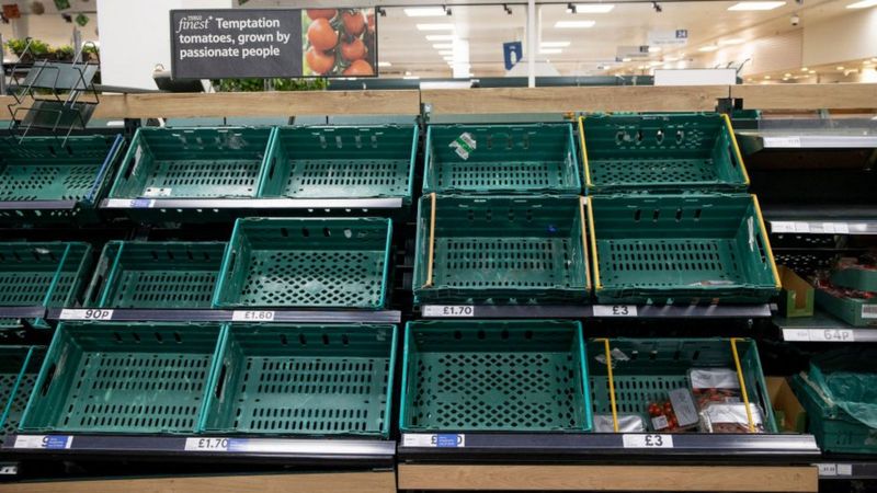 Estanterías vacías y un PIB peor que el de Rusia: 4 síntomas del mal momento que enfrenta la economía de Reino Unido