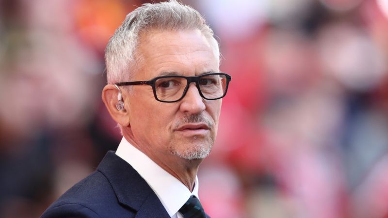 Ola de críticas a la BBC por suspender al exfutbolista Gary Lineker por sus opiniones en Twitter
