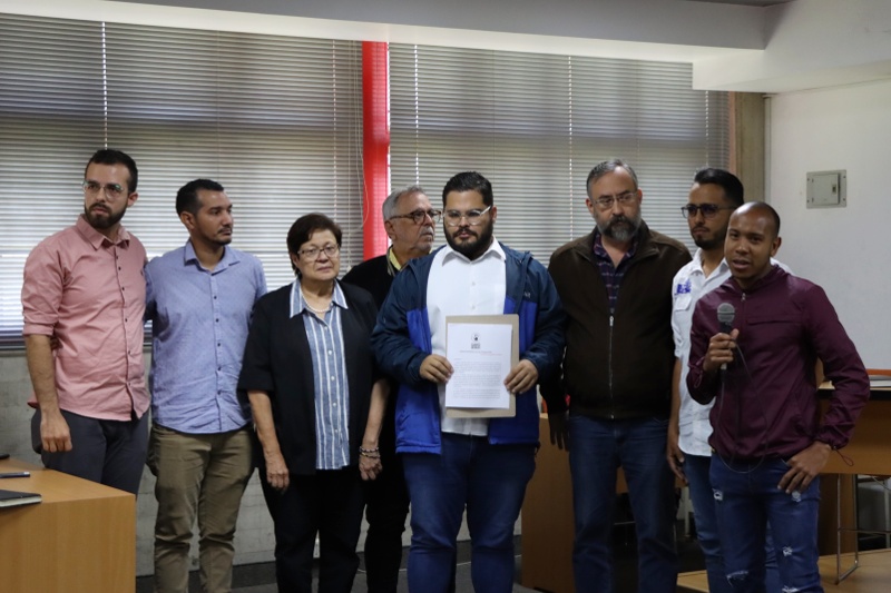 Ucevistas constituyen comité de apoyo a la primaria opositora