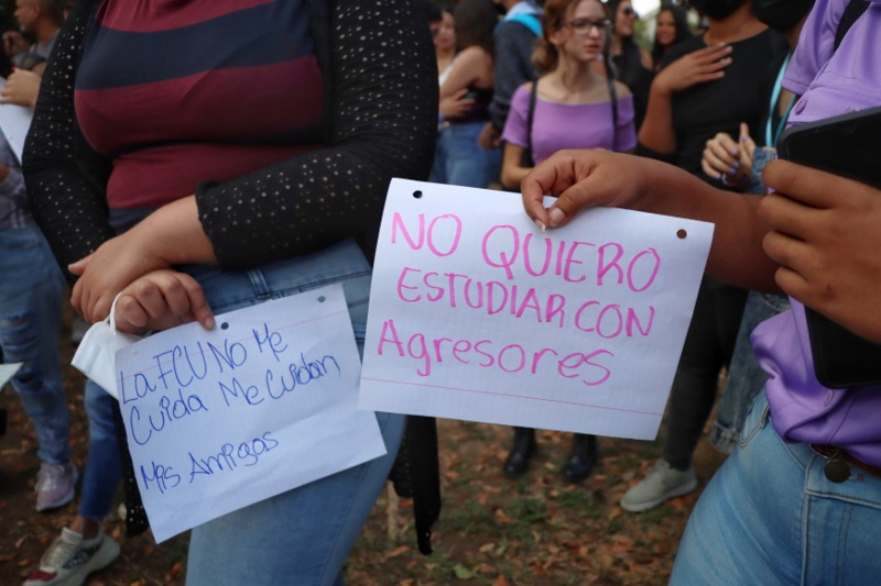 Estudiantes de la UCV protestan por presuntos abusos sexuales en la universidad (Mairet Chourio)