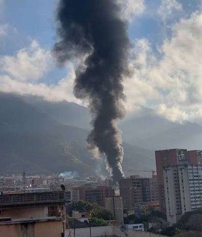 Reportan incendio en fábrica de plástico en Boleíta