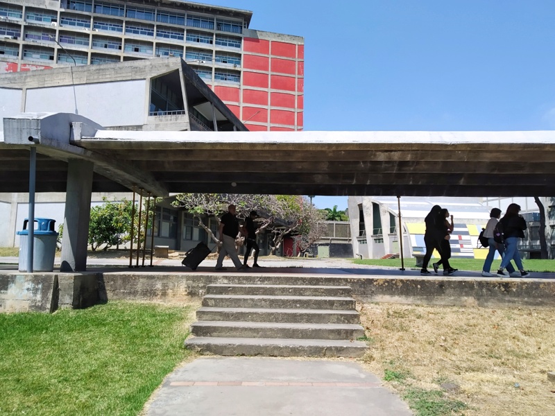 La política universitaria y la relatividad del mal