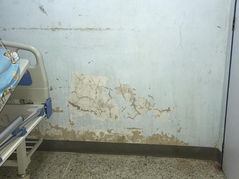 Las paredes del Pediátrico de El Algodonal se deterioran cada día | Foto: cortesía familiares