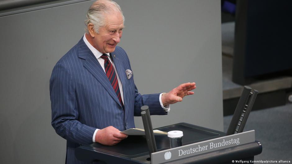 Carlos III: invasión rusa "amenaza la seguridad de Europa"