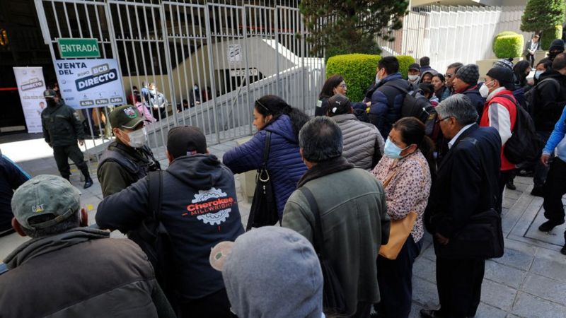 Por qué hay escasez de dólares en Bolivia y qué efectos tiene sobre la economía