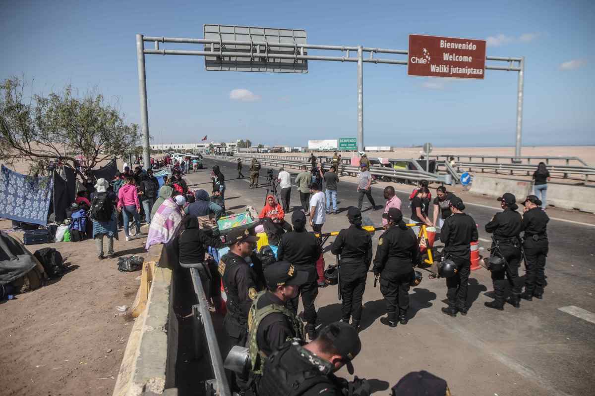 Crisis de migrantes en la frontera Perú-Chile enfrenta a ambos países
