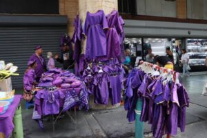 Devotos del Nazareno acuden a la iglesia Santa Teresa (Mairet Chourio)