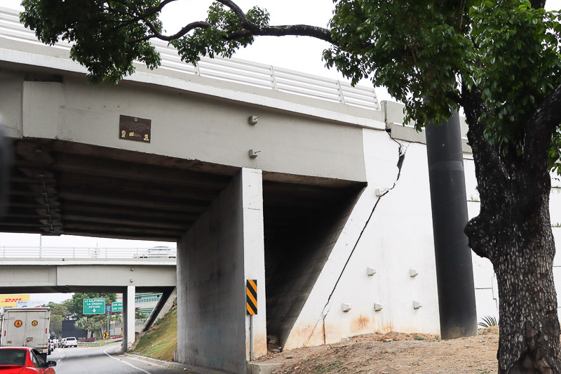 Hundimiento en el distribuidor Los Ruices (Mairet Chourio)