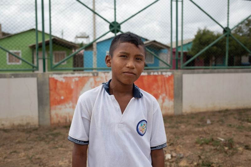 Los niños venezolanos que cruzan diariamente la peligrosa frontera con Colombia para ir a la escuela