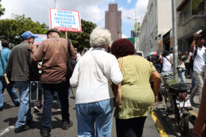 Adultos mayores protestan por pensiones dignas (Mairet Chourio)