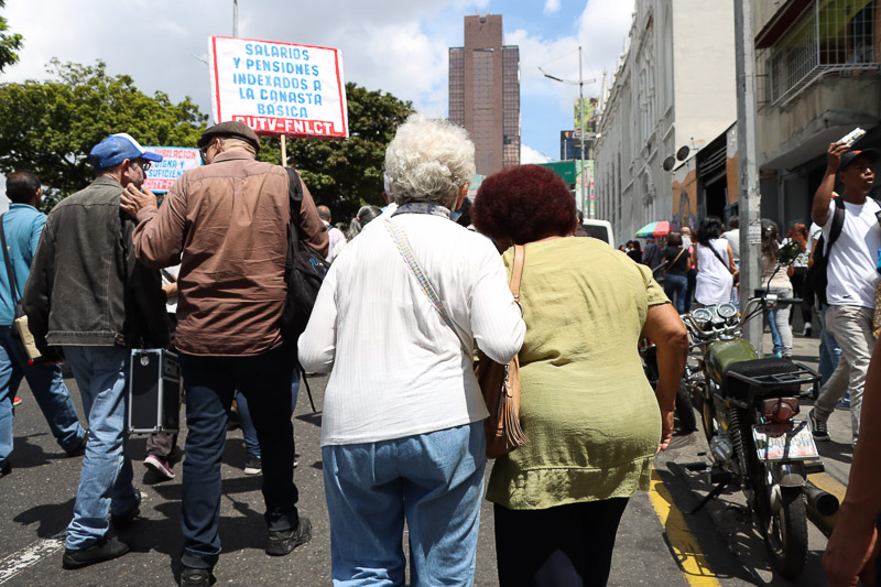 Adultos mayores protestan por pensiones dignas (Mairet Chourio)