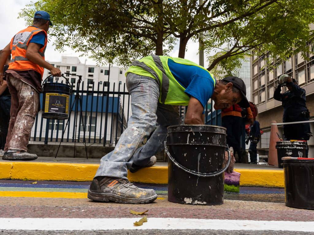 Manifestantes de la comunidad Lgbtiq+ protestaron este miércoles 17 de mayo al este de Caracas para exigir atención a sus derechos