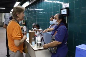 Jornada de vacunación en las estaciones del metro (Mairet Chourio)