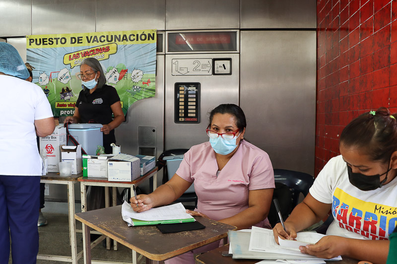 Jornada de vacunación en las estaciones del metro (Mairet Chourio)
