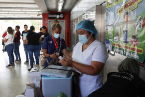 Jornada de vacunación en las estaciones del metro (Mairet Chourio)