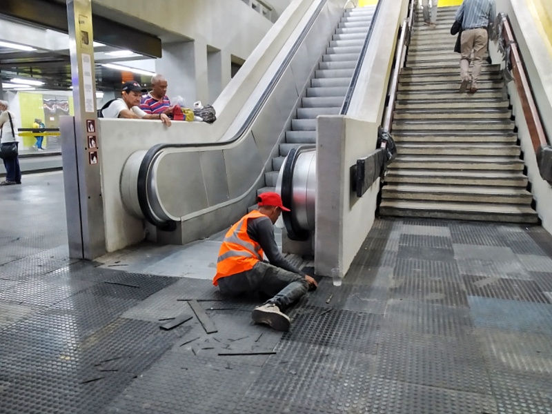 Metro- Sabana Grande- piso (Mairet Chourio)