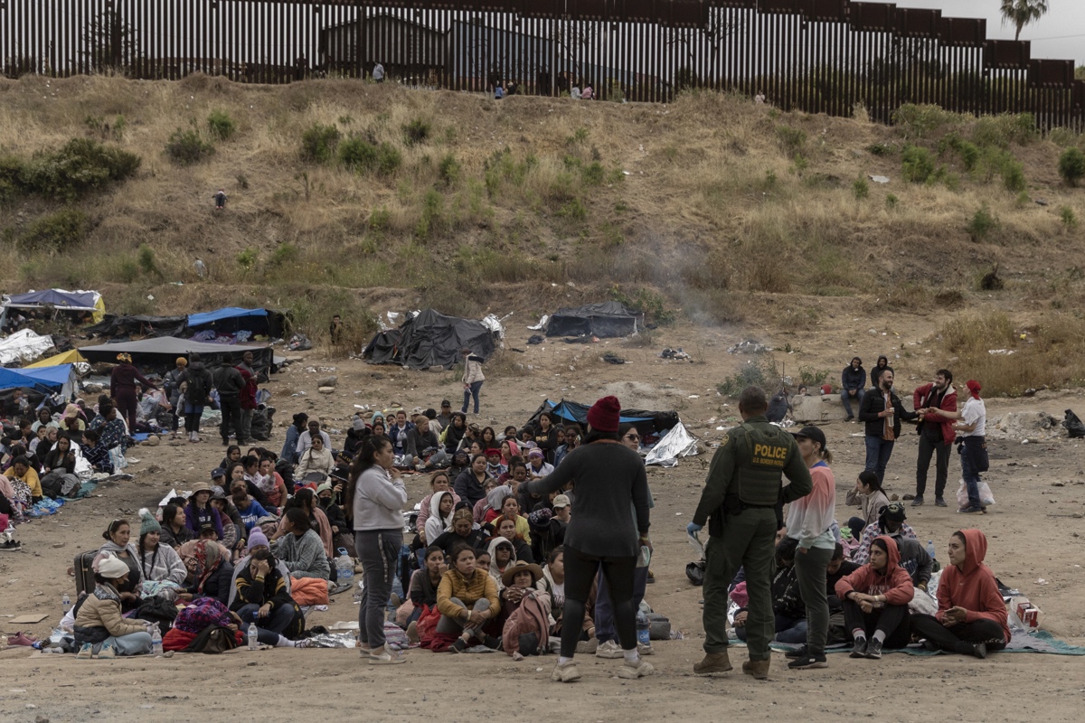 Aumenta el cruce de inmigrantes en EE.UU. al expirar el Título 42