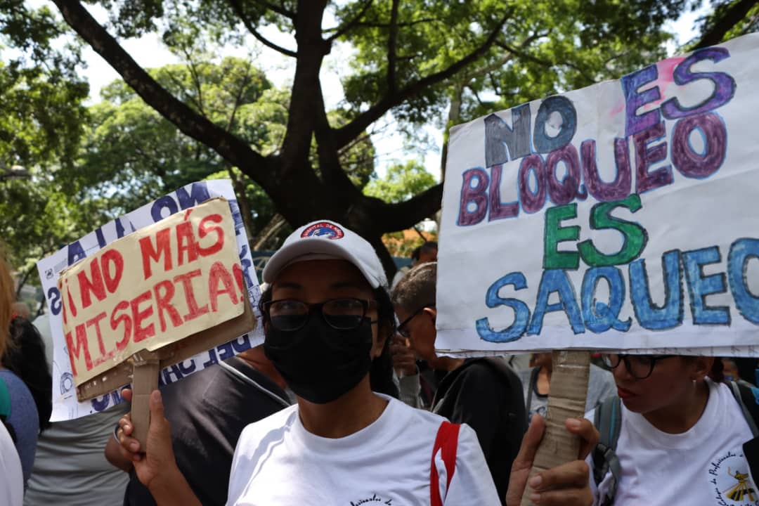 Adulto mayores en las calles de Caracas: El gobierno nos está exterminando