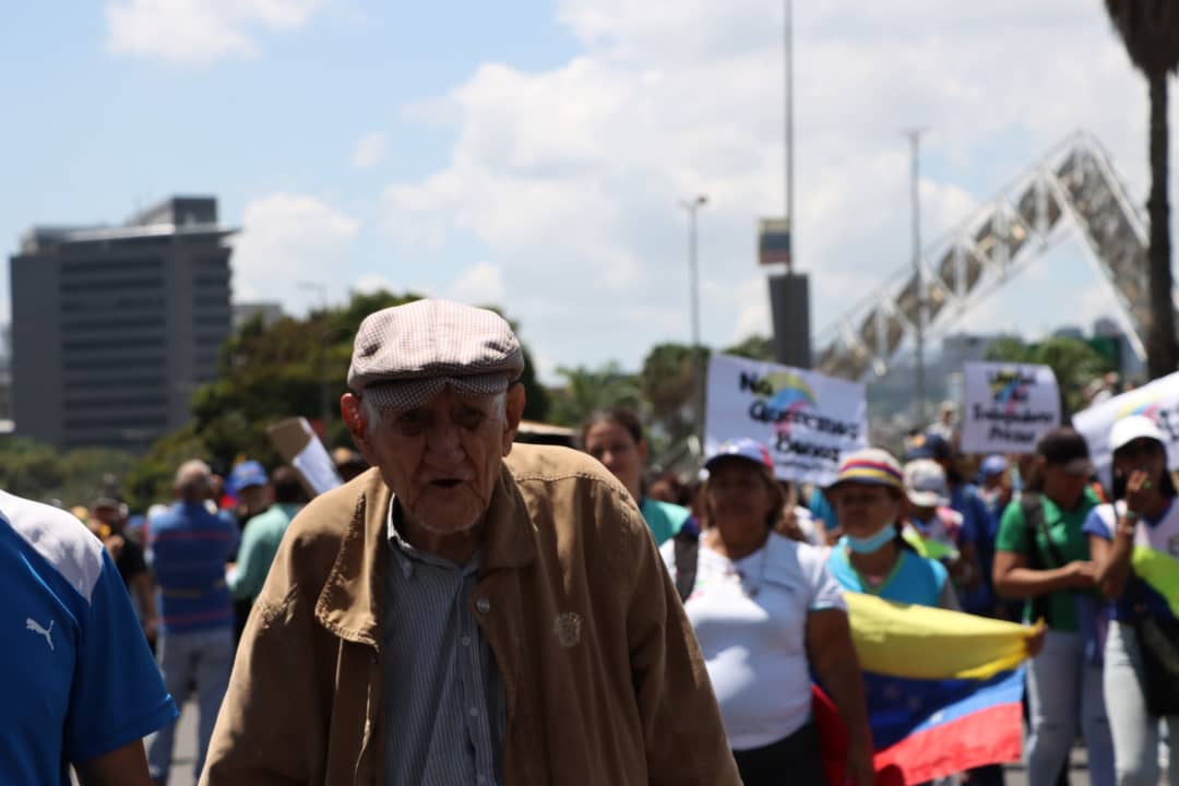 Las dudas sobre los ajustes de bonos de guerra económica y alimentación